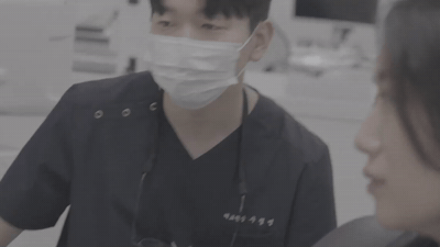 치아가 흔들리고 아파서 치과를 찾은 환자 상담